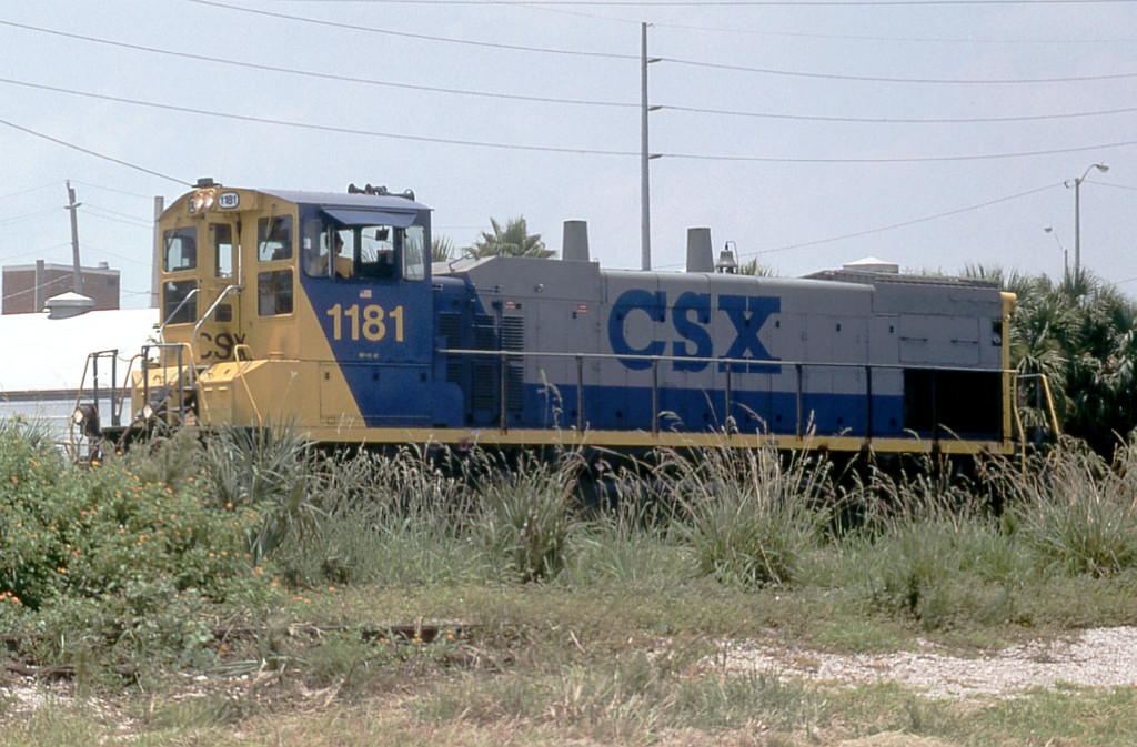 CSX 1181 switching just west of the yard